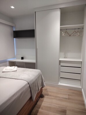 5 bedrooms, iron/ironing board, WiFi, bed sheets - Estácio Subway, 3 Bedrooms, AC, Garage (Estácio Rio de Janeiro)