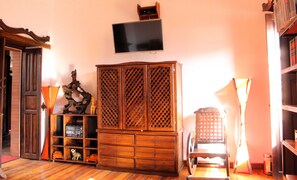 Classic Apartment, 2 Bedrooms, Kitchen, City View