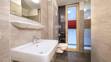 Appartement | Badkamer | Een douche