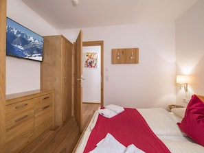 Apartment | 3 bedrooms, bed sheets