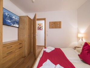 Apartment | 3 bedrooms, bed sheets