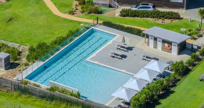 Beach Escape at Caves Beach Villas