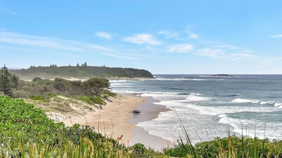 Beach Escape at Caves Beach Villas