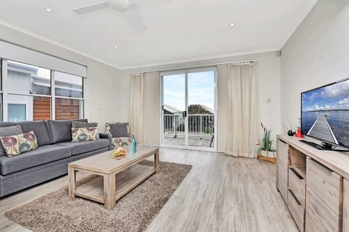 Beach Escape at Caves Beach Villas