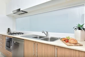 Fridge, microwave, stovetop, dishwasher