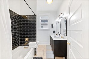 Hårføner og håndklær