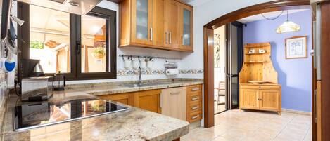 Refrigerador, microondas, horno y lavavajillas