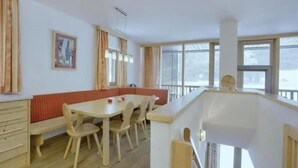 House | Dining
