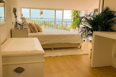 1 bedroom, desk, iron/ironing board, travel crib. Deluxe Double Room with Balcony and sublime View of the Tagus