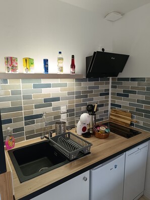 Fridge, microwave, oven, stovetop - Comfortable studio 5 min from auxerre (Vallan)