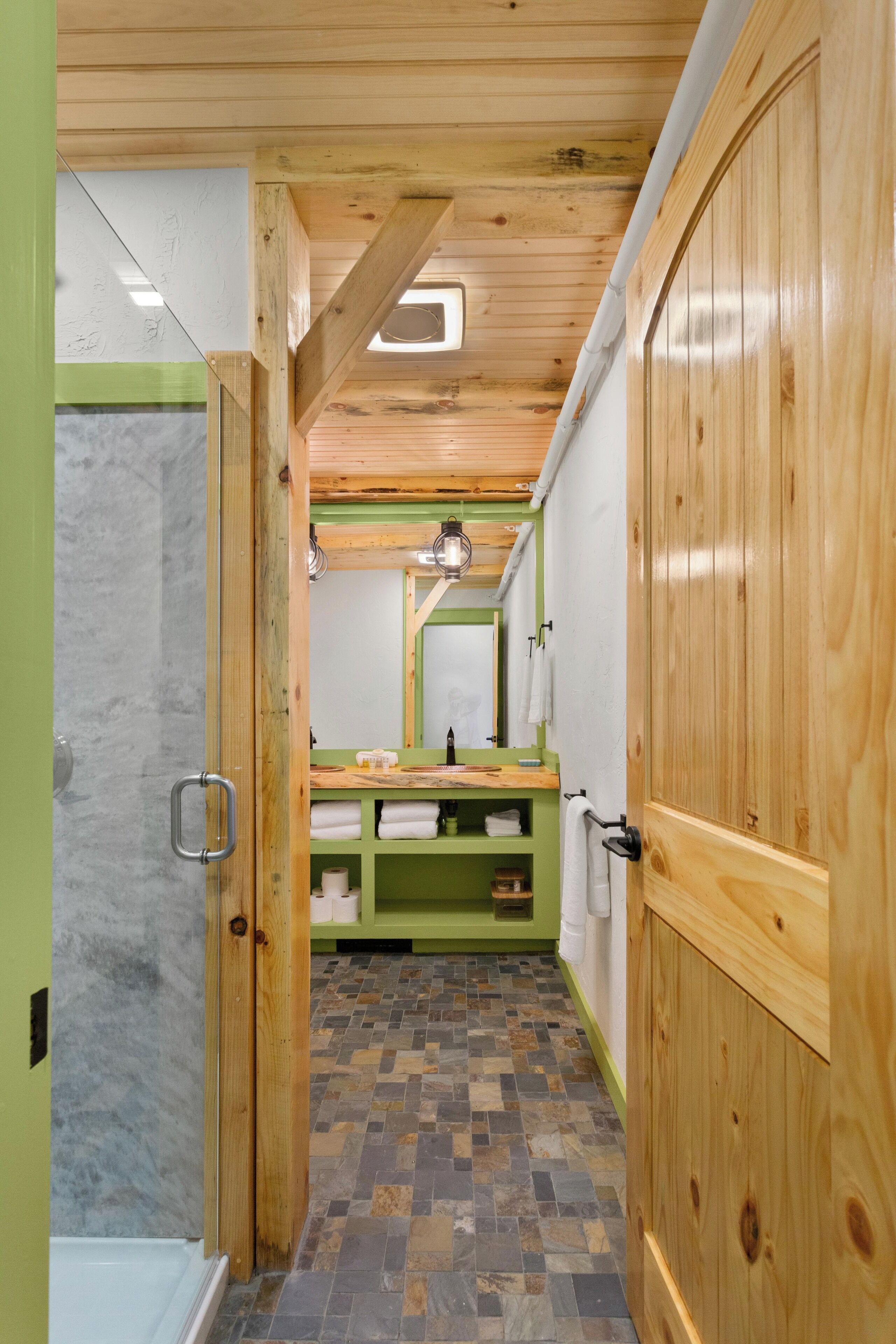 Luxury Single Room, City View | Bathroom