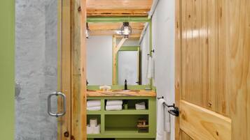 Luxury Single Room, City View | Bathroom