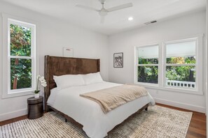 4 slaapkamers, een strijkplank/strijkijzer, gratis wifi, beddengoed