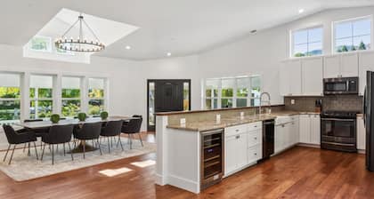 BRAND NEW!! Spacious and Pristine newly remodeled 4-bedroom home in Glen Ellen.