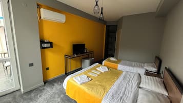 Hochwertige Bettwaren, Zimmersafe, Bügeleisen/Bügelbrett