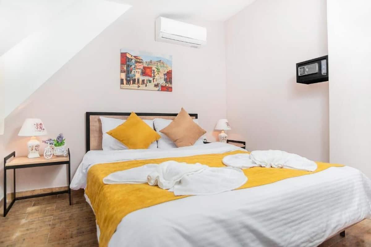 Standard Double Room, Garden View | Premium bedding, in-room safe, iron/ironing board, free WiFi