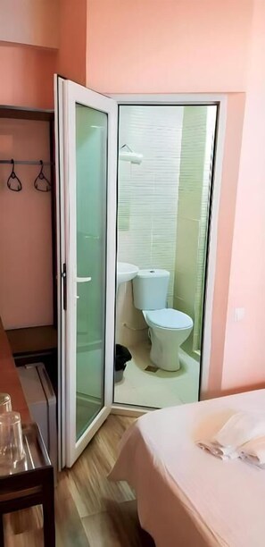 Premium bedding, in-room safe, iron/ironing board, free WiFi - diuma hotel (Tbilisi)