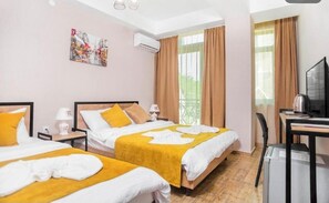 Premium bedding, in-room safe, iron/ironing board, free WiFi - diuma hotel (Tbilisi)