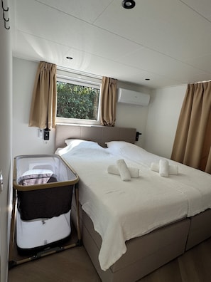 3 Schlafzimmer, Reisekinderbett, kostenloses WLAN, Bettwäsche