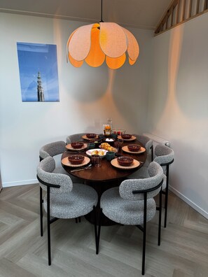 Dining - 3bedroom, heated pool, 20min to beach, kidsproof (Heinkenszand)
