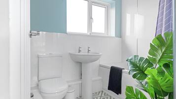 House | Bathroom | Deep-soaking bathtub, towels