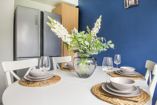 Dining - Cozy Nottingham Retreat With 3 Bedrooms (Nottingham)