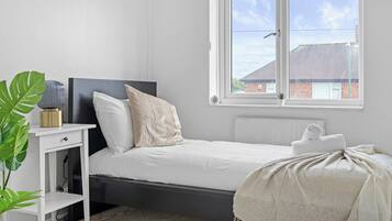 House | 3 bedrooms, free WiFi, bed sheets