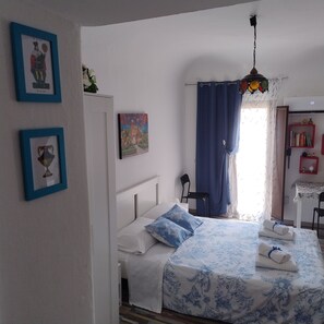 1 Schlafzimmer, Schreibtisch, Bügeleisen/Bügelbrett, Reisekinderbett