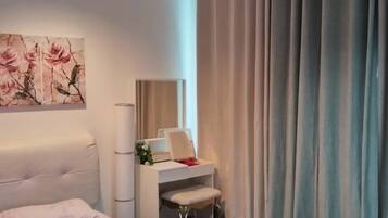 3 bedrooms, iron/ironing board, WiFi, bed sheets