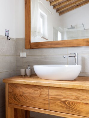 Dusche, Haartrockner, Bidet