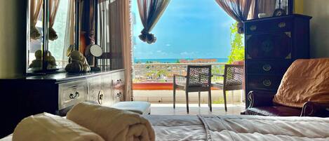 4 bedrooms, desk, iron/ironing board, WiFi