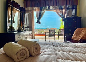 4 bedrooms, desk, iron/ironing board, WiFi