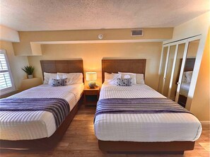 1 bedroom, iron/ironing board, WiFi, bed sheets - Oceanfront Condo; Beach Colony 17th floor/In Unit Laundry/Bars/Heated Pools (Myrtle Beach)