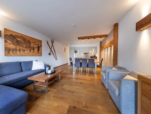 House | Living room - Sunlit Alpine Apartment in Neukirchen (Neukirchen am Grossvenediger)