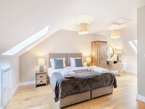 5 bedrooms, free WiFi, bed sheets