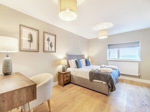 5 bedrooms, free WiFi, bed sheets