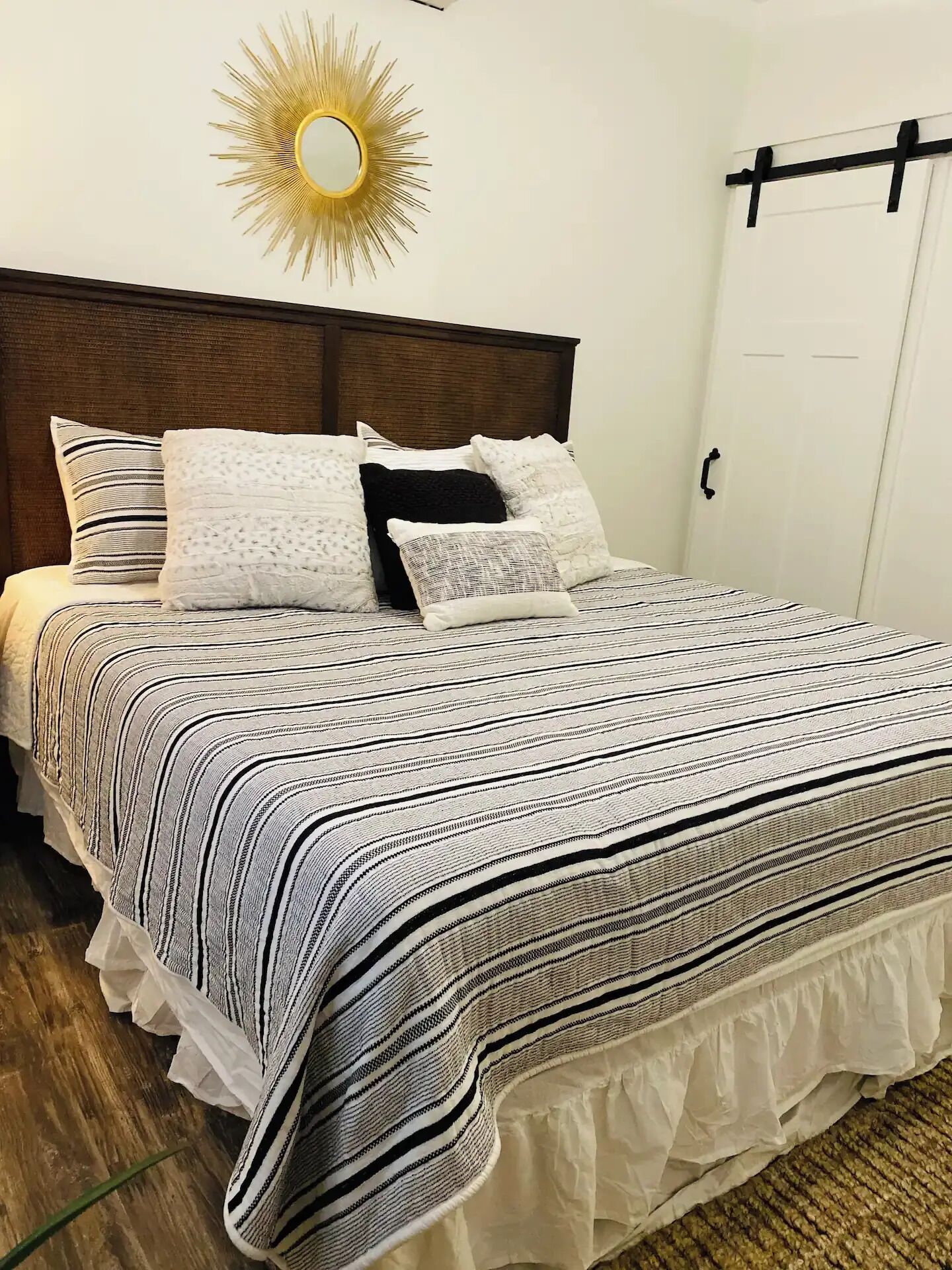 3 quartos, ferros/tábuas de passar roupa, Wi-Fi, roupa de cama