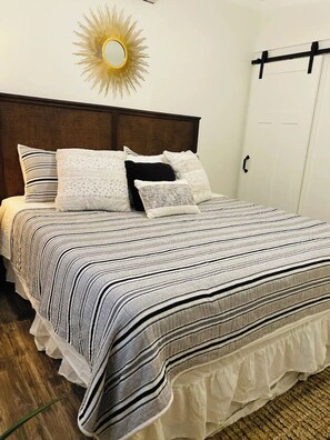 3 bedrooms, iron/ironing board, WiFi, bed sheets