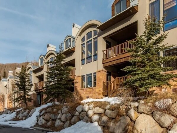 Exterior - 4 bdr Swiss chalet in Solitude, 5 min to lifts (Salt Lake City)