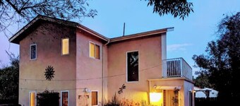 2nd Story Open Air Balcony; Welcoming Apartment!

