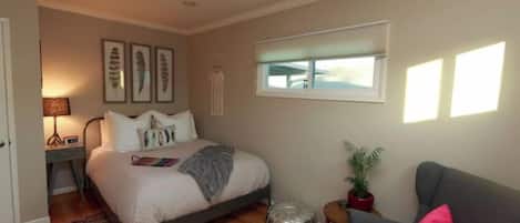 1 habitación, tabla de planchar con plancha, wifi y ropa de cama