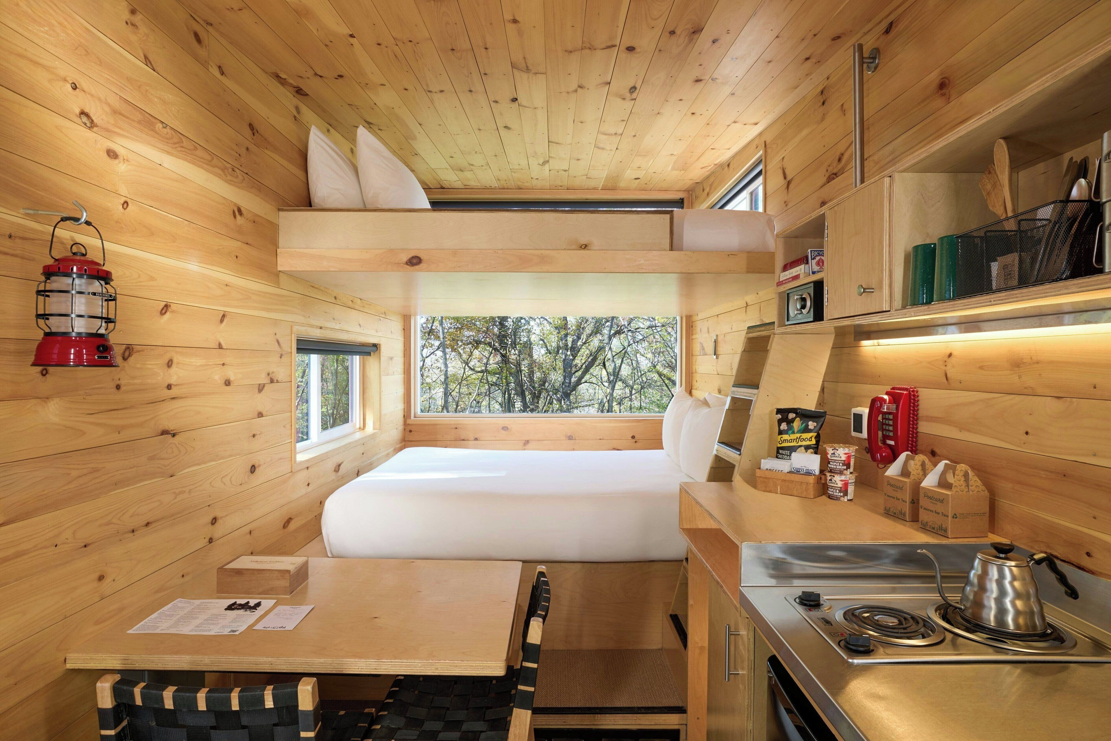 Standard Cabin, 2 Queen Beds