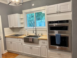 Fridge, microwave, oven, stovetop - Kelsey Manor (Savannah)