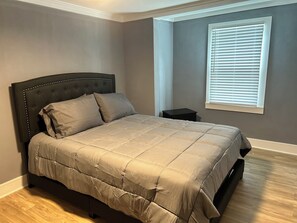 4 bedrooms, iron/ironing board, free WiFi, bed sheets - Kelsey Manor (Savannah)