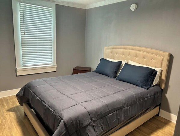4 bedrooms, iron/ironing board, free WiFi, bed sheets