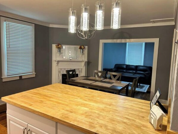 Dining - Kelsey Manor (Savannah)