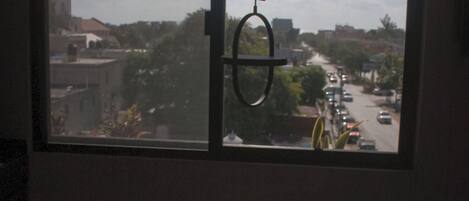 Deluxe studio, kitchenette, gedeeltelijk uitzicht op zee | Gratis wifi