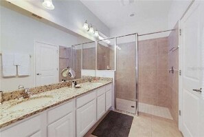 Hair dryer, towels - Luxury Family Villa with Pool, BBQ & Resort Amenities Near Disney (Kissimmee)
