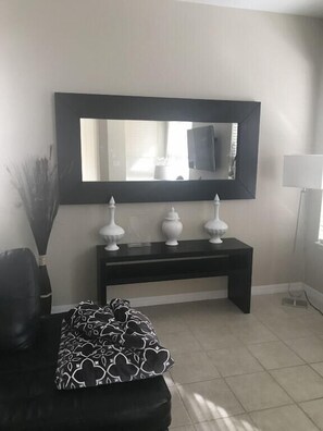 Interior - Modern 4-Bedroom Villa with Pool, Spa, Game Room & BBQ – 20 Min to Disney (Davenport)