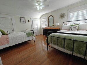5 habitaciones, tabla de planchar con plancha, wifi y ropa de cama